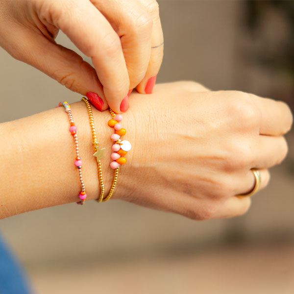 Edelstein Armband an Handgelenk