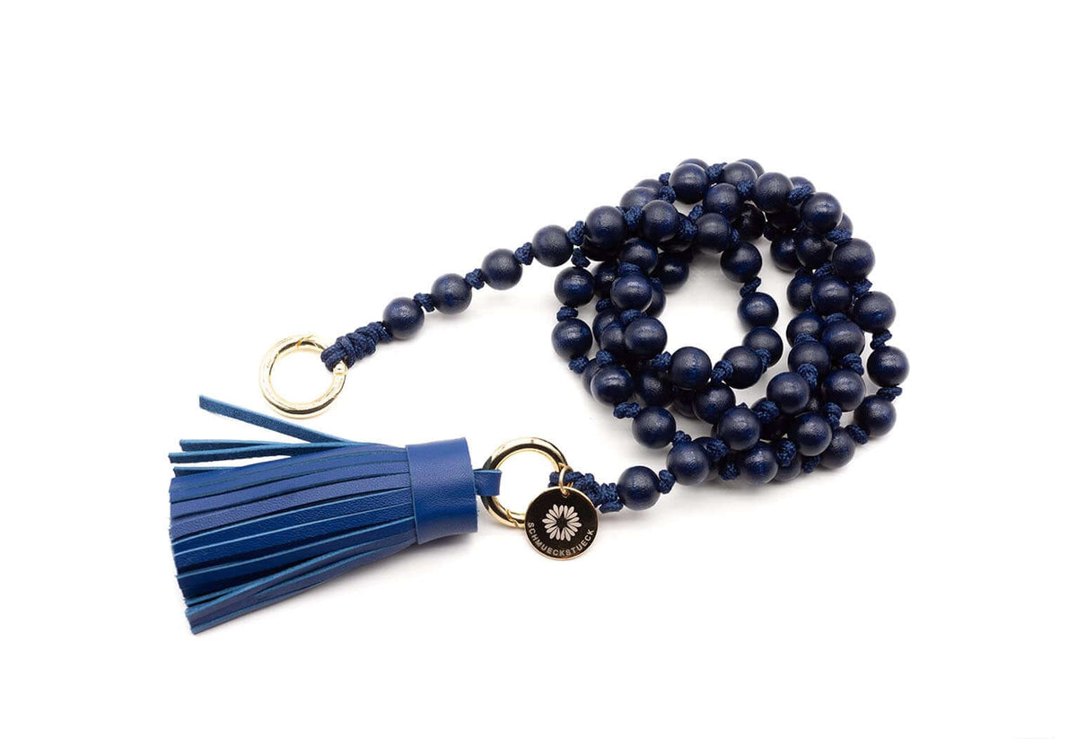 Handykette aus dunkelblauen Holzperlen mit blauer Nappaleder-Quaste und goldfarbenem Ring