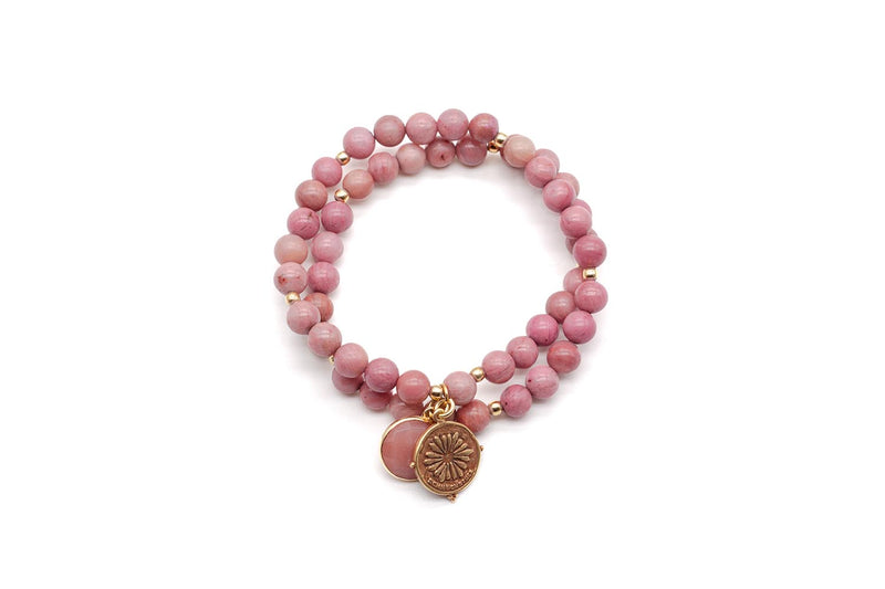 Doppelt gewickeltes Armband aus rosa Rhodonit-Perlen mit vergoldeter Münze und Mondstein-Anhänger