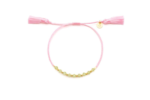 Rosa geflochtenes Macramé-Armband mit Türkis-Perlen und vergoldeten Kügelchen, mit Quasten