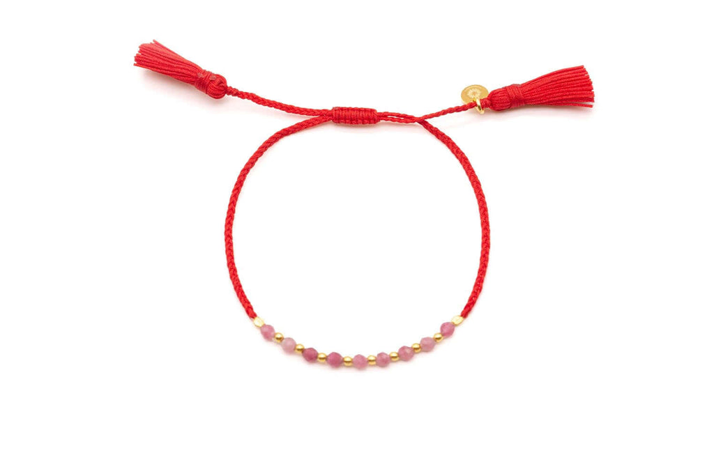 Rotes geflochtenes Macramé-Armband mit Rhodonit-Perlen, vergoldeten Perlen und zwei roten Quasten