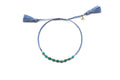 Blau geflochtenes Macramé-Armband mit Türkis-Perlen, vergoldeten Kügelchen und zwei Quasten