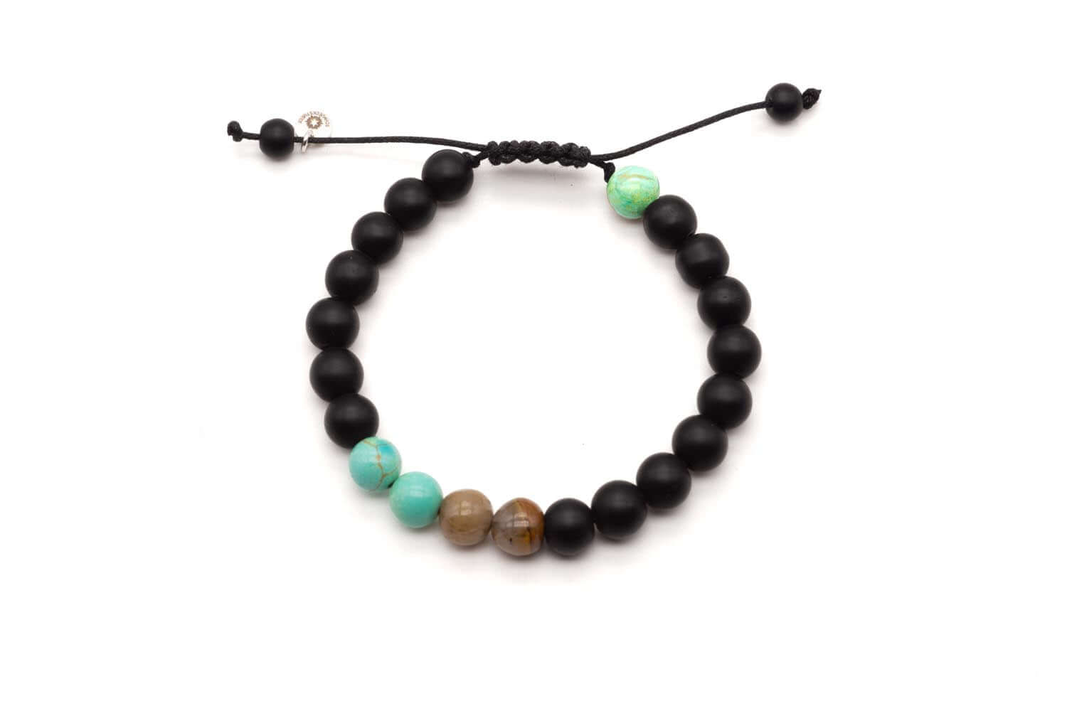 Macramé-Armband mit mattschwarzen Onyxperlen, türkisfarbenen und braunen Jaspisperlen, verstellbarer Zugverschluss