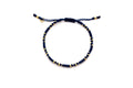 Geflochtenes Macramé-Armband in Dunkelblau mit vergoldeten Perlen und Zugverschluss