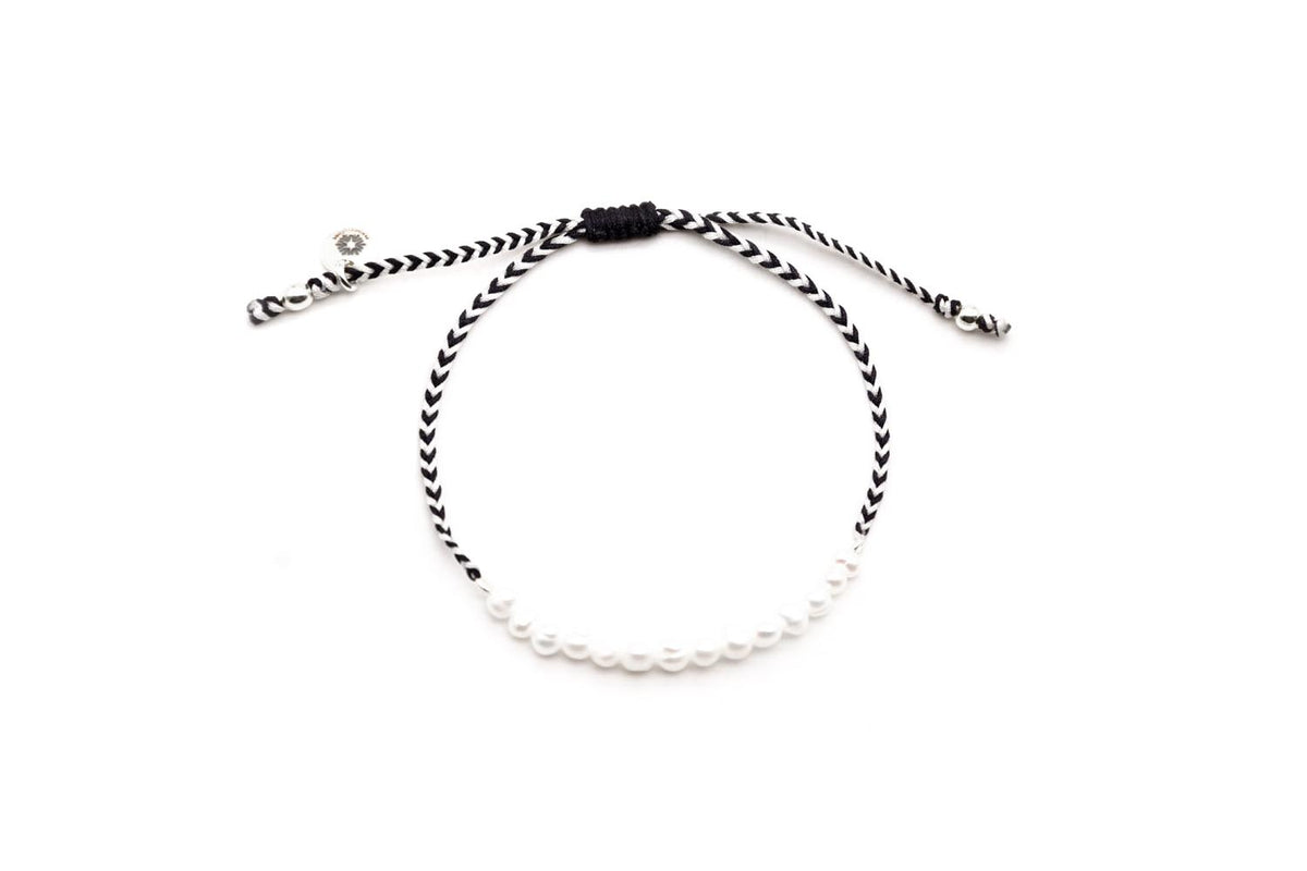 A26 Airy Pearl Black and White
