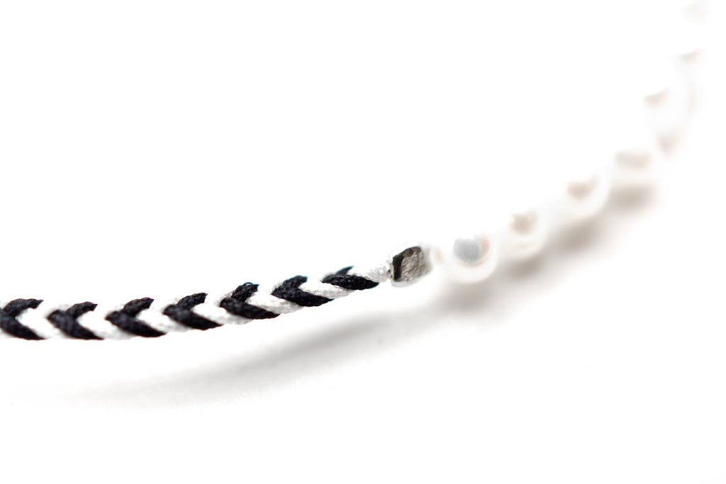 A26 Airy Pearl Black and White