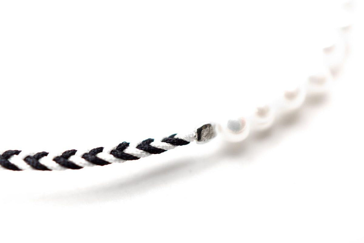 A26 Airy Pearl Black and White