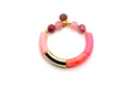 Elastik-Armband mit rosa und pinken Acryl-Röhren, Jade-Edelsteinperlen und rundem vergoldetem Anhänger