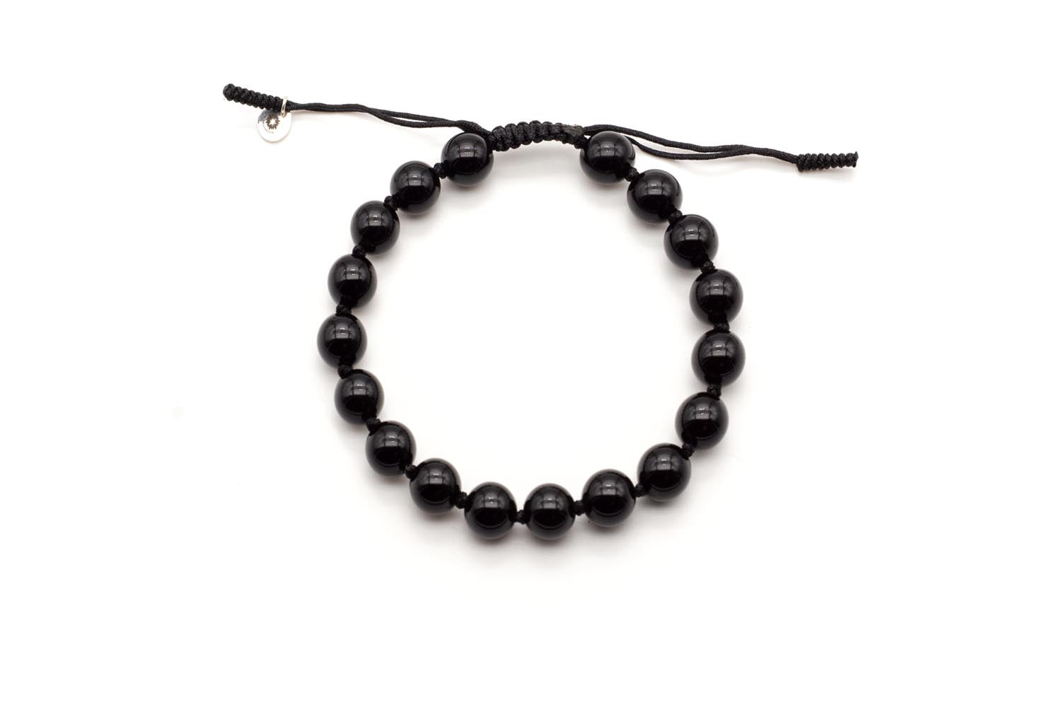 Geflochtenes Macramé-Armband mit glänzenden schwarzen Onyx-Perlen und Zugverschluss