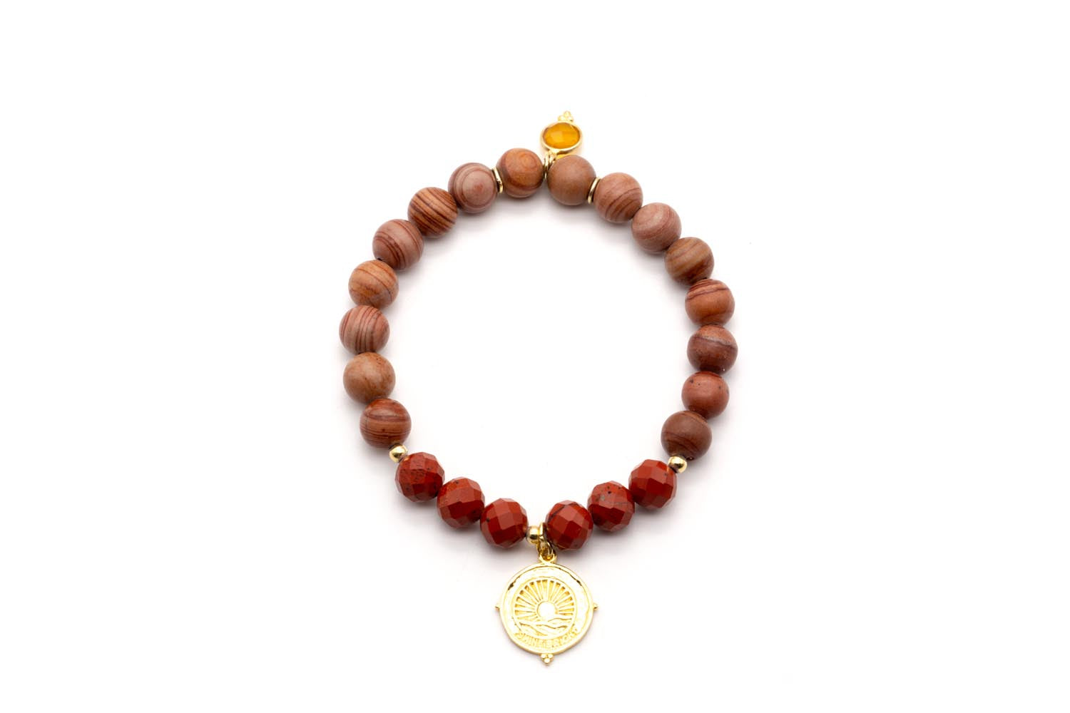 Armband auf Elastikband mit braunen Jaspis-Perlen, gelbem Chalcedon-Anhänger und vergoldetem Münzanhänger