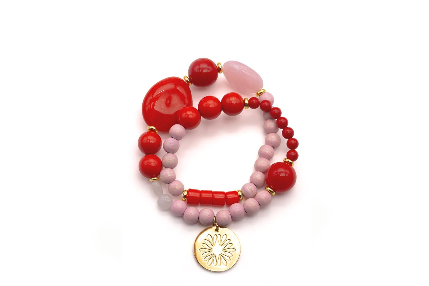 Doppeltes Chunky-Armband auf Elastikband mit roten und rosa Perlen und rundem vergoldeten Logo-Tag