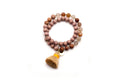 Doppelt gewickeltes Mala-Armband mit rosa Holzperlen, Quarz- und Jaspisperlen und beiger Quaste