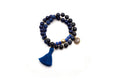 Doppeltes Mala-Armband mit dunkelblauen Holz- und Dumortieritperlen, blauer Quaste und Mondstein-Anhänger