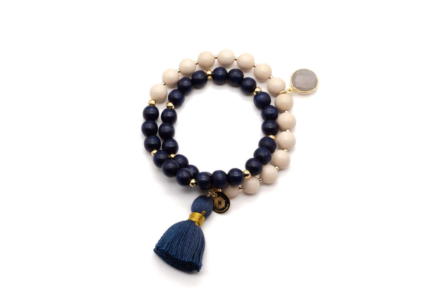 Doppelt gewickeltes Mala-Armband aus dunkelblauen und cremefarbenen Holz- und Fossilperlen mit Quaste und Mondstein