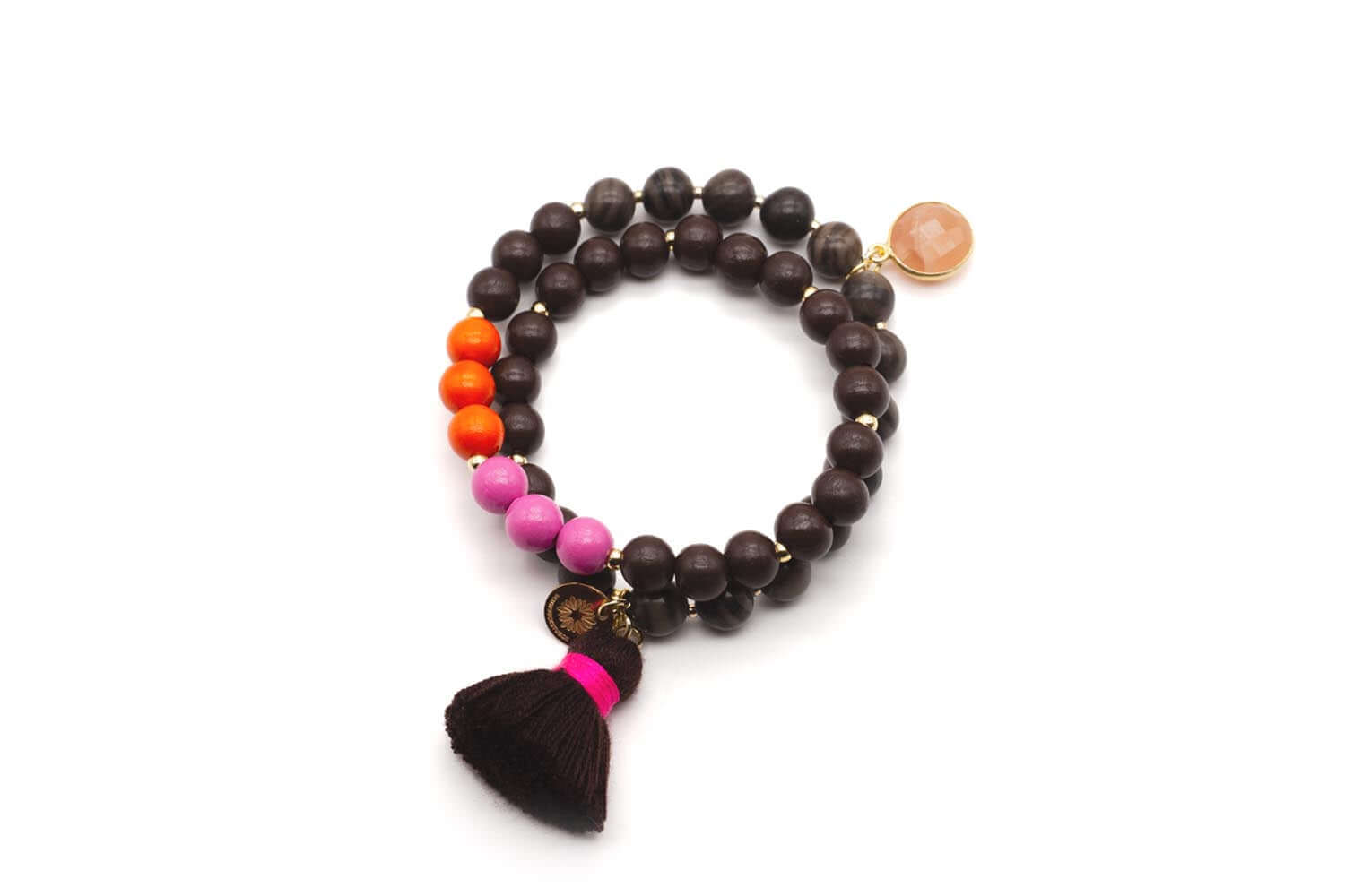 Doppelt gewickeltes Mala-Armband mit dunklen Holzperlen, orange-pinken Akzentperlen, Quaste und Rauchquarz-Anhänger