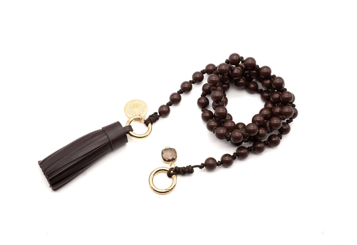 Lange Handykette aus geflochtenem Nylon mit dunkelbraunen Holzperlen, Rauchquarz-Anhänger und Lederquaste
