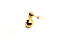 O26 Double Pearl Earring, glossy