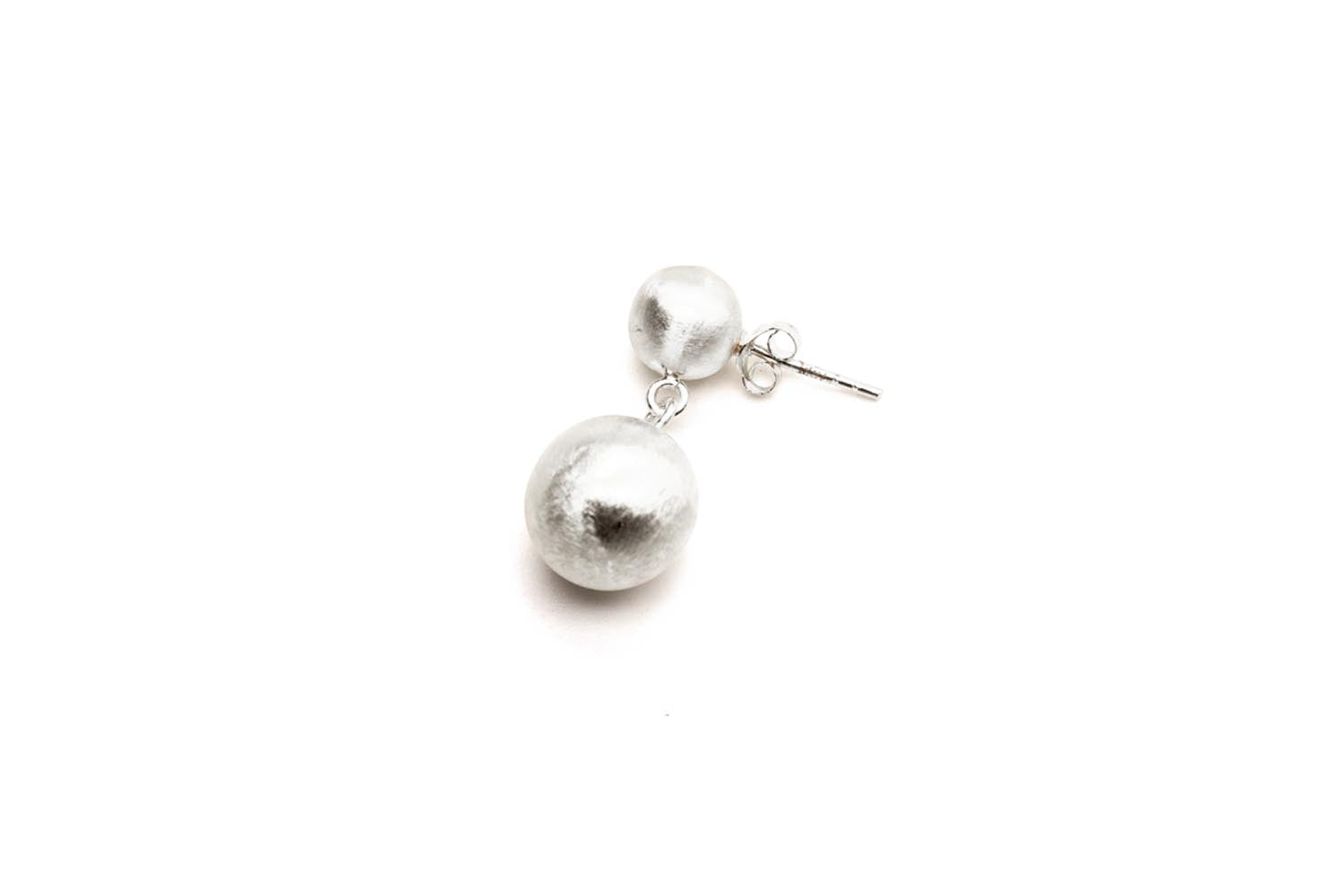 O26 Earring Double Pearl matte