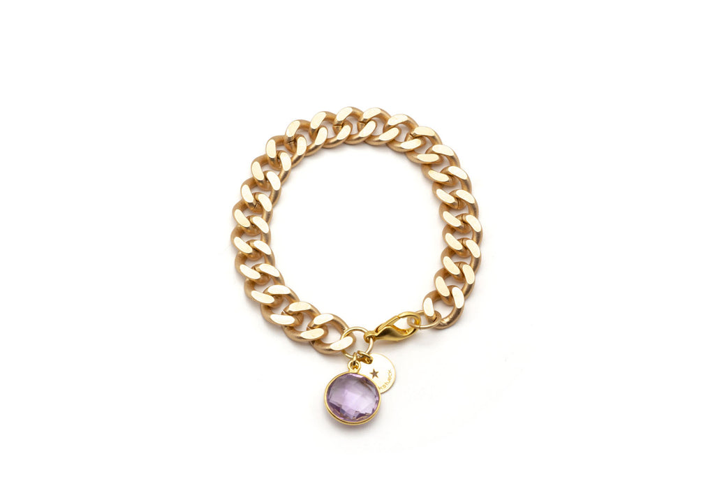Vergoldetes Panzerkettenarmband mit rundem, violett facettiertem Chalcedon-Anhänger
