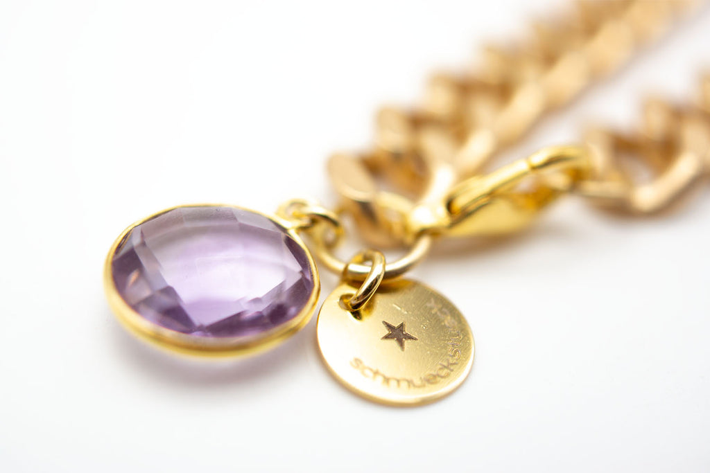 Detail von Chalcedon-Anhänger, Verschluss und Plakette mit Sternprägung