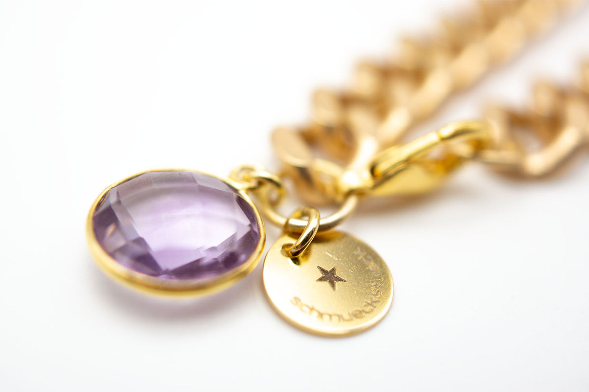 Detail von Chalcedon-Anhänger, Verschluss und Plakette mit Sternprägung