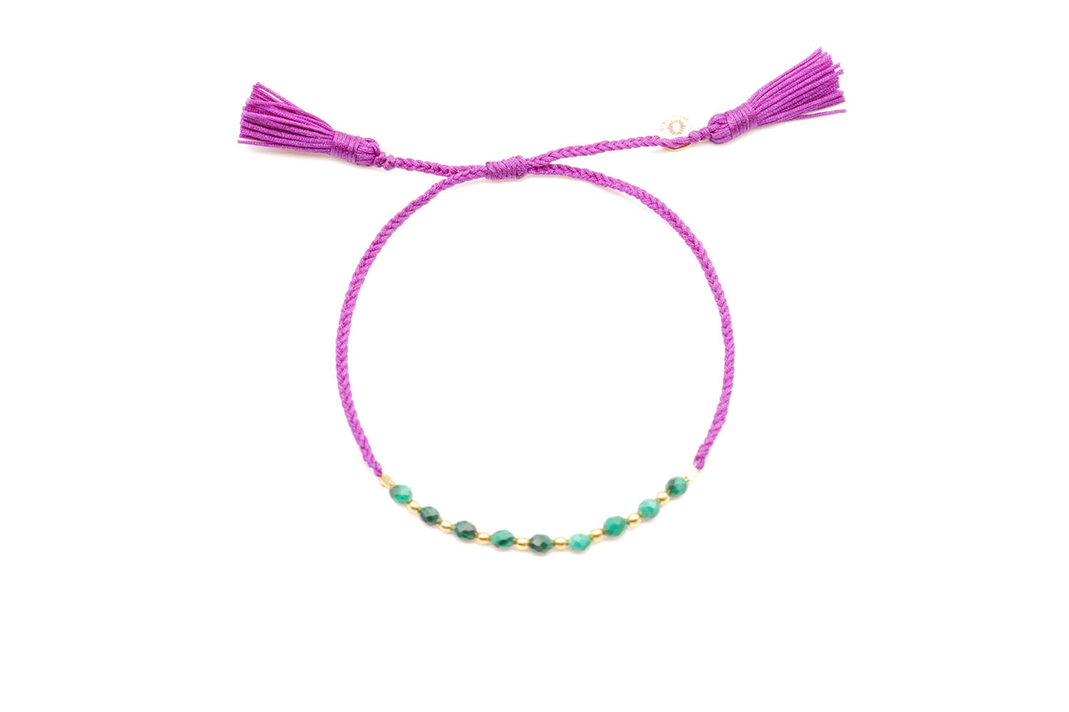 Lila geflochtenes Macramé-Armband mit Quasten und grünen Malachit-Perlen sowie vergoldeten Kügelchen