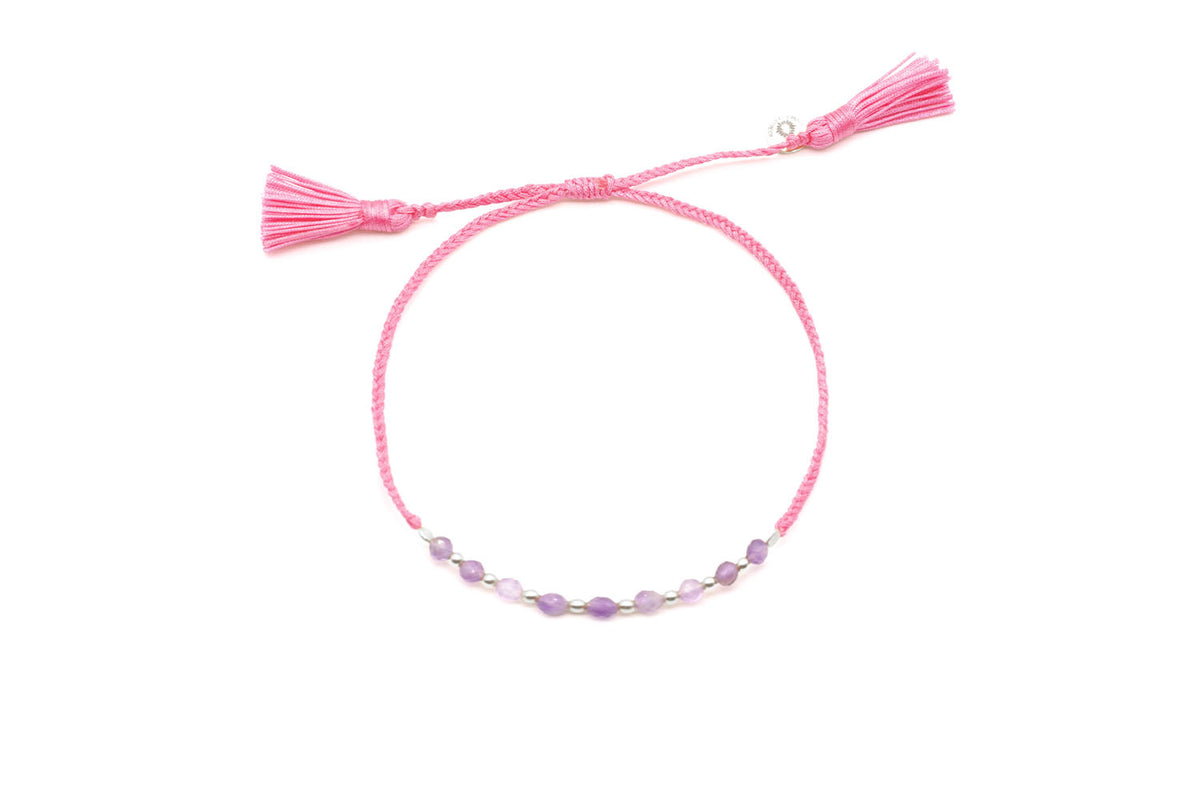 Variante mit silberfarbenen Perlen zwischen den Amethysten