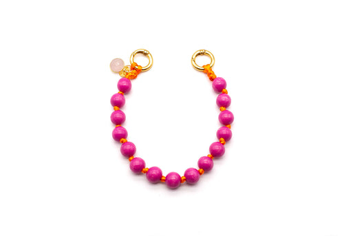 Handykette aus geflochtenem Nylon mit pinkfarbenen Holzperlen, Rosenquarz-Anhänger und goldfarbenen Karabinern