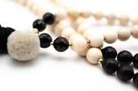 Halskette schwarze Quaste weiße Holzperlen Onyx Perlen